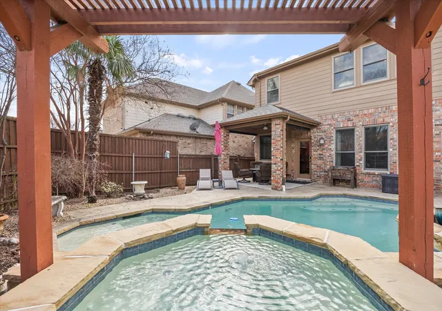 Photo 3 of Sale Pending at 1561 Coastal Dr, Rockwall, TX 75087 | MLS# 21201842 | Listing updated on 2026-09-08