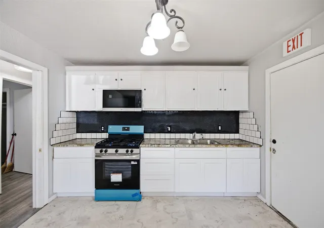 Photo 1 of Single family home for sale at 1044 E Cantey St, Fort Worth, TX 76104 | MLS# 21202360 | Listing updated on 2026-09-11