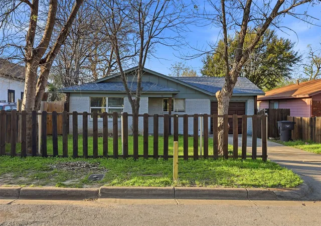 Photo 2 of Single family home for sale at 1044 E Cantey St, Fort Worth, TX 76104 | MLS# 21202360 | Listing updated on 2026-09-11