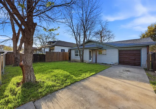Photo 3 of Single family home for sale at 1044 E Cantey St, Fort Worth, TX 76104 | MLS# 21202360 | Listing updated on 2026-09-11