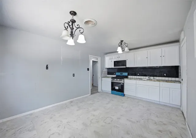 Photo 4 of Single family home for sale at 1044 E Cantey St, Fort Worth, TX 76104 | MLS# 21202360 | Listing updated on 2026-09-11