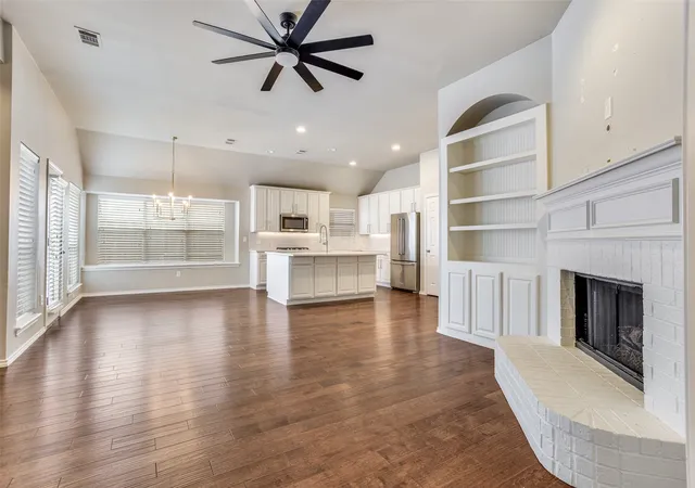 Photo 4 of Single family home for sale at 9362 Homestead Ln, Frisco, TX 75033 | MLS# 21196633 | Listing updated on 2026-07-28