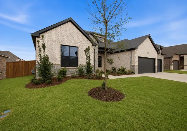 Photo 2 of Single family home for sale at 709 Allison Dr, Van Alstyne, TX 75495 | MLS# 21200536 | Listing updated on 2026-09-09