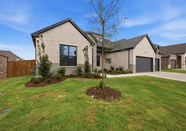 Photo 3 of Single family home for sale at 709 Allison Dr, Van Alstyne, TX 75495 | MLS# 21200536 | Listing updated on 2026-09-09