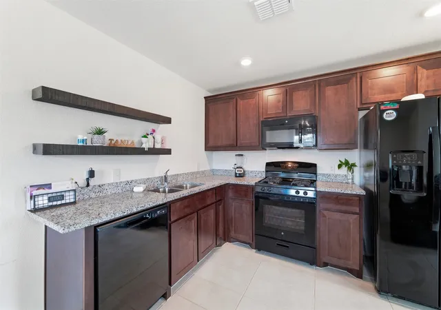 Photo 4 of Single family home for sale at 421 Corsair Wy, Ferris, TX 75125 | MLS# 21196506 | Listing updated on 2026-10-07