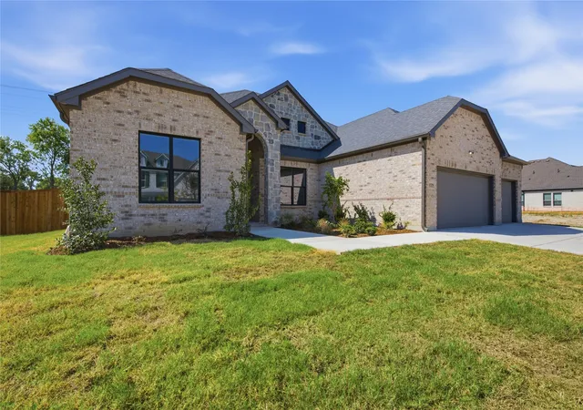 Photo 2 of Single family home for sale at 1329 Benjamin Trl, Van Alstyne, TX 75495 | MLS# 21201054 | Listing updated on 2026-09-09