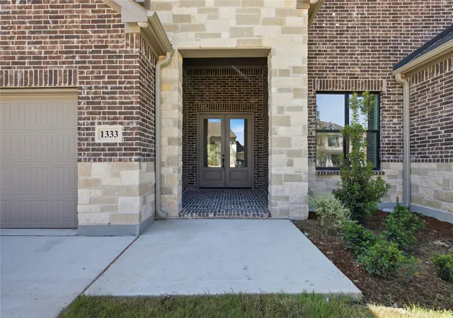 Photo 2 of Single family home for sale at 1333 Benjamin Trl, Van Alstyne, TX 75495 | MLS# 21202415 | Listing updated on 2026-09-09