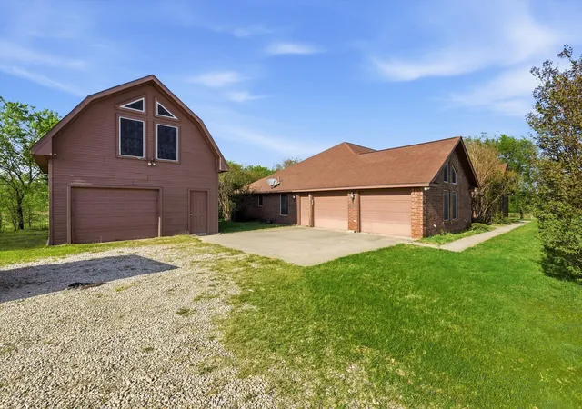 Photo 2 of Single family home for sale at 135 Pr 2828, Decatur, TX 76234 | MLS# 21202885 | Listing updated on 2026-09-21