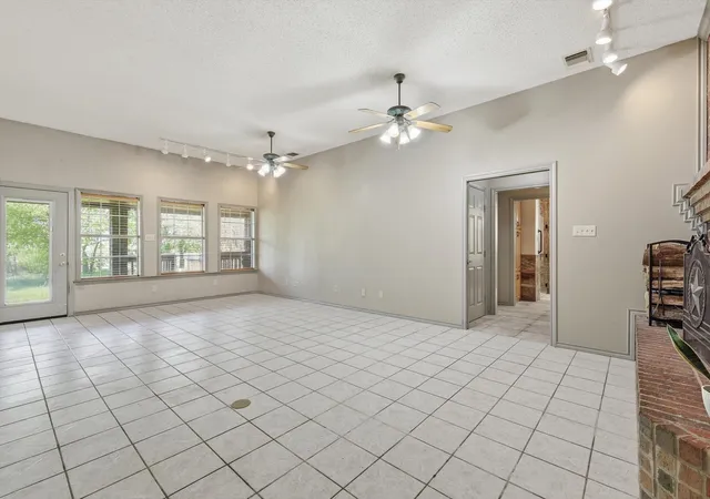 Photo 3 of Single family home for sale at 135 Pr 2828, Decatur, TX 76234 | MLS# 21202885 | Listing updated on 2026-09-21