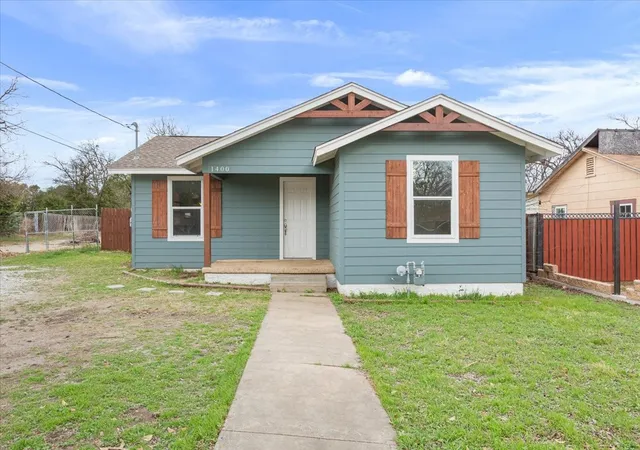 Photo 1 of Sale Pending at 1400 Connally St, Waco, TX 76711 | MLS# 21200622 | Listing updated on 2026-09-09