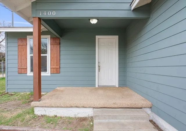 Photo 3 of Sale Pending at 1400 Connally St, Waco, TX 76711 | MLS# 21200622 | Listing updated on 2026-09-09