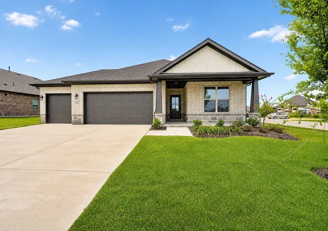 Photo 1 of Single family home for sale at 202 Briarwood Dr, Nevada, TX 75173 | MLS# 21203143 | Listing updated on 2026-09-08