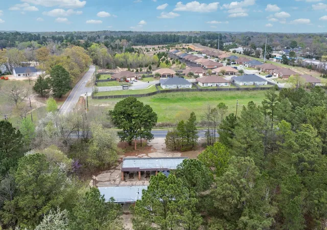 Photo 4 of Sale Pending at 3952 Van Hwy, Tyler, TX 75704 | MLS# 21203168 | Listing updated on 2026-08-01