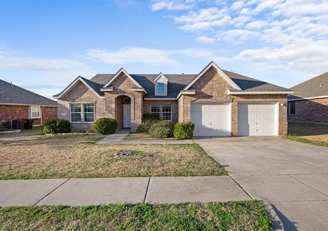 Photo 1 of Single family home for sale at 2721 Clubhouse Dr, Denton, TX 76210 | MLS# 21199293 | Listing updated on 2026-09-12