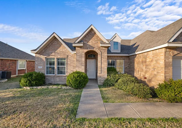Photo 2 of Single family home for sale at 2721 Clubhouse Dr, Denton, TX 76210 | MLS# 21199293 | Listing updated on 2026-09-12