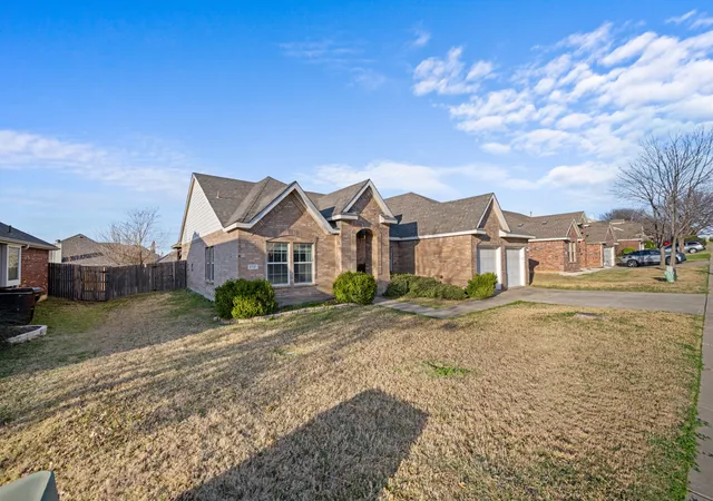 Photo 3 of Single family home for sale at 2721 Clubhouse Dr, Denton, TX 76210 | MLS# 21199293 | Listing updated on 2026-09-12