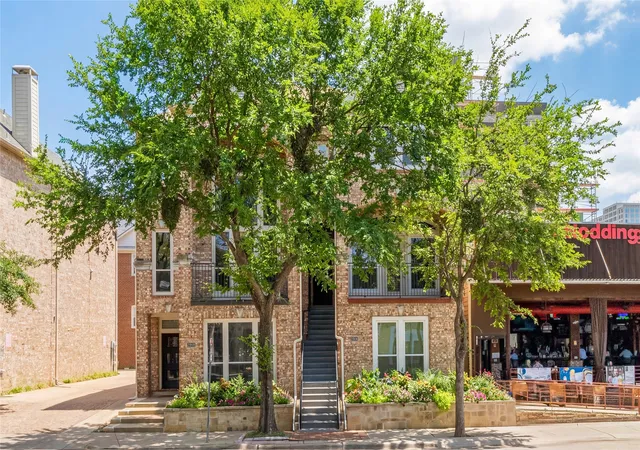 Photo 1 of Townhouse for sale at 2906 Thomas Ave, Dallas, TX 75204 | MLS# 21193899 | Listing updated on 2026-09-09