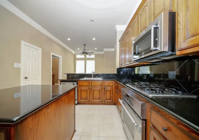 Photo 4 of Townhouse for sale at 2906 Thomas Ave, Dallas, TX 75204 | MLS# 21193899 | Listing updated on 2026-10-02