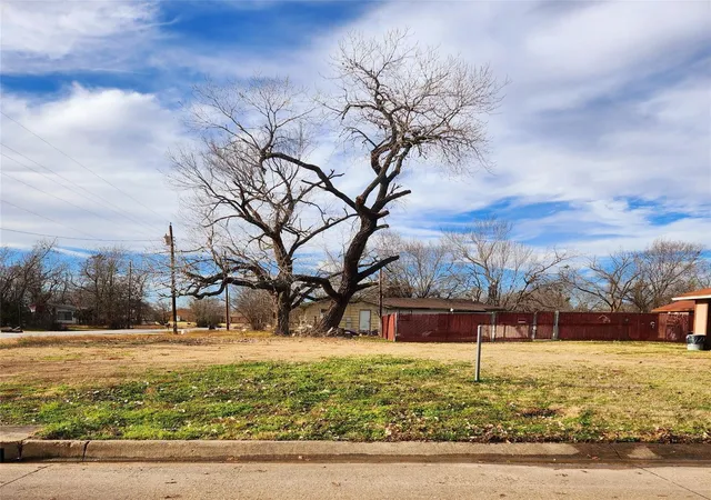 Photo 1 of Land for sale at 101 Chappell St, Terrell, TX 75160 | MLS# 21203411 | Listing updated on 2026-09-09