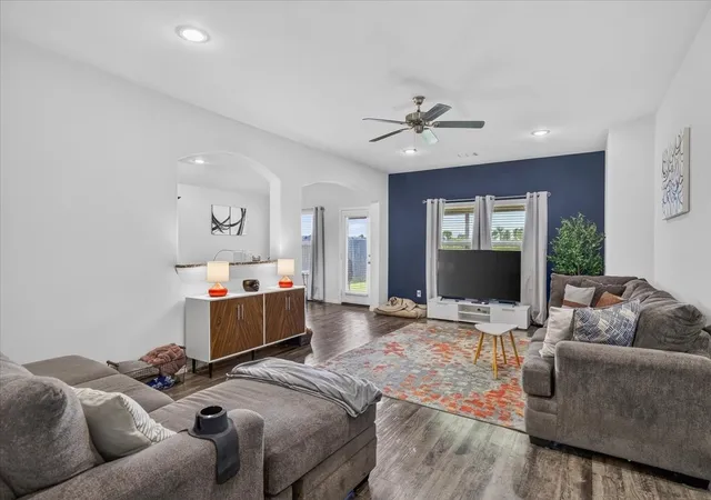 Photo 3 of Single family home for sale at 515 Cottage Row, Mabank, TX 75147 | MLS# 21203702 | Listing updated on 2026-09-04