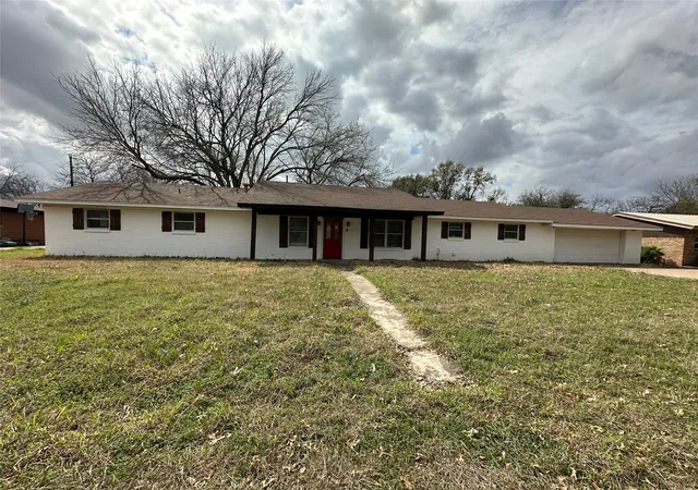 Photo 1 of Single family home for sale at 108 Beard Dr, Itasca, TX 76055 | MLS# 21203770 | Listing updated on 2026-09-09