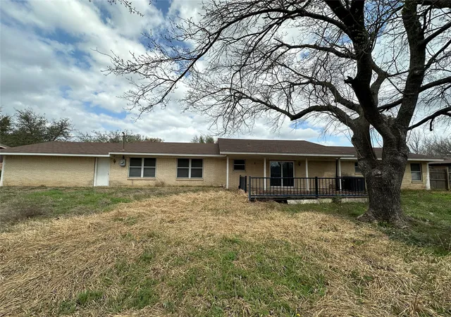 Photo 2 of Single family home for sale at 108 Beard Dr, Itasca, TX 76055 | MLS# 21203770 | Listing updated on 2026-09-09