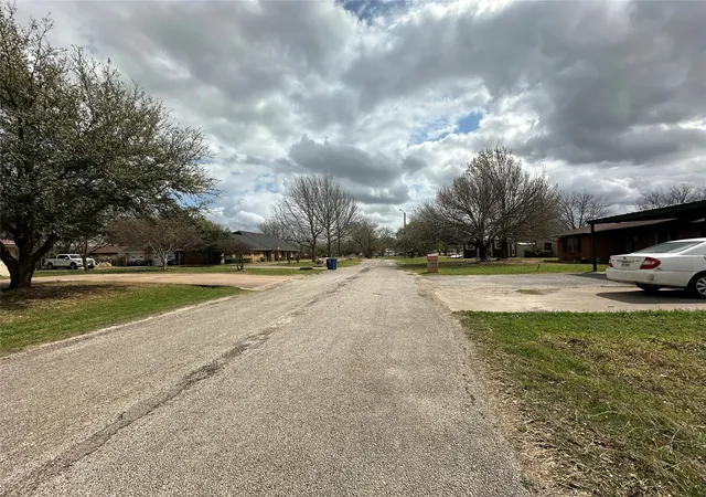 Photo 3 of Single family home for sale at 108 Beard Dr, Itasca, TX 76055 | MLS# 21203770 | Listing updated on 2026-09-09