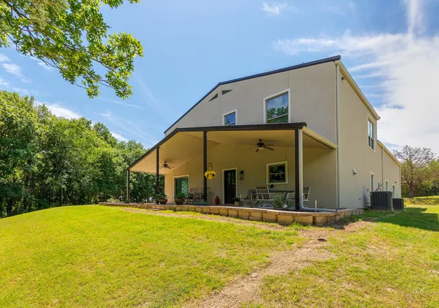 Photo 3 of Sale Pending at 1878 N Lincoln Park Rd, Van Alstyne, TX 75495 | MLS# 21198483 | Listing updated on 2026-08-01