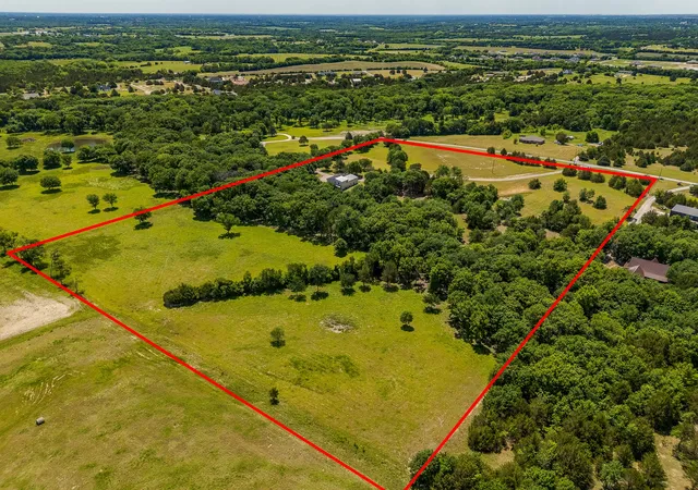 Photo 3 of Sale Pending at 1878 N Lincoln Park Rd, Van Alstyne, TX 75495 | MLS# 21198483 | Listing updated on 2026-08-01
