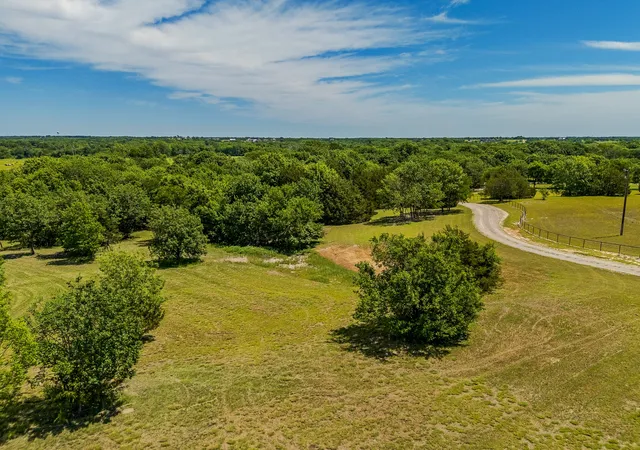 Photo 4 of Sale Pending at 1878 N Lincoln Park Rd, Van Alstyne, TX 75495 | MLS# 21198483 | Listing updated on 2026-08-01