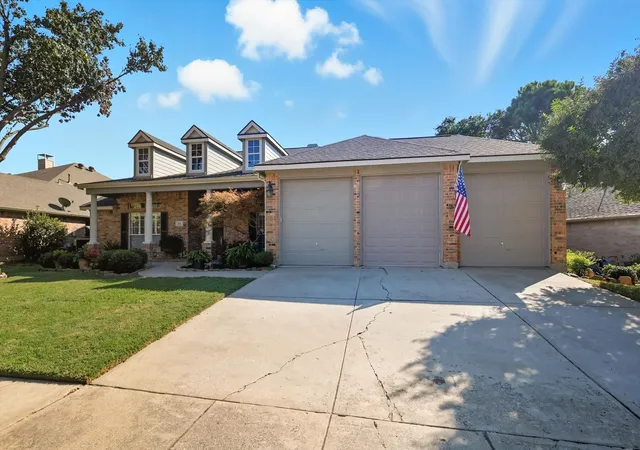 Photo 3 of Sale Pending at 2012 Hayden Ln, Corinth, TX 76210 | MLS# 21204142 | Listing updated on 2026-09-29
