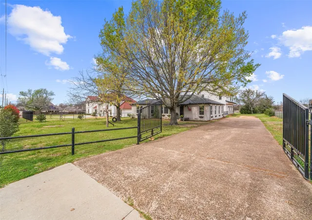 Photo 1 of Sale Pending at 2075 Airport Rd, Rockwall, TX 75087 | MLS# 21201634 | Listing updated on 2026-08-31