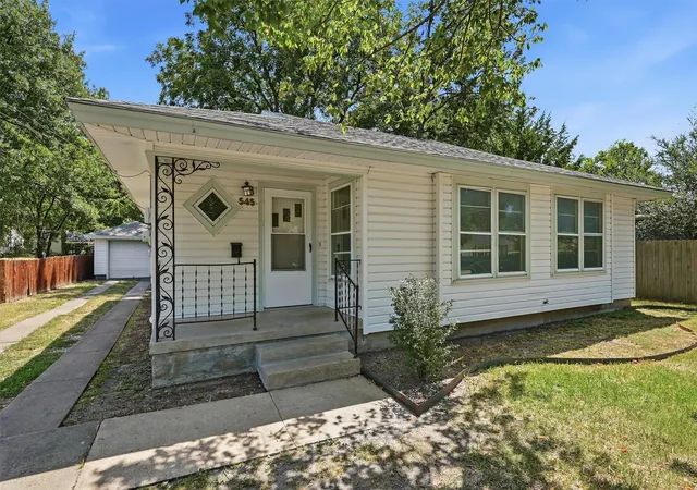 Photo 1 of Single family home for sale at 545 N Wharton St, Sherman, TX 75092 | MLS# 21202198 | Listing updated on 2026-09-14