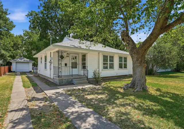 Photo 3 of Single family home for sale at 545 N Wharton St, Sherman, TX 75092 | MLS# 21202198 | Listing updated on 2026-09-14
