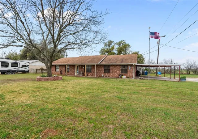 Photo 2 of Single family home for sale at 600 S Colorado St, Whitney, TX 76692 | MLS# 21204789 | Listing updated on 2026-09-16