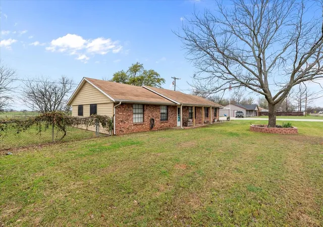 Photo 3 of Single family home for sale at 600 S Colorado St, Whitney, TX 76692 | MLS# 21204789 | Listing updated on 2026-09-16