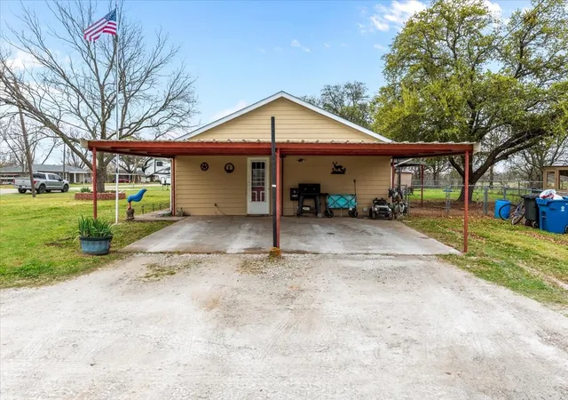 Photo 3 of Single family home for sale at 600 S Colorado St, Whitney, TX 76692 | MLS# 21204789 | Listing updated on 2026-09-16
