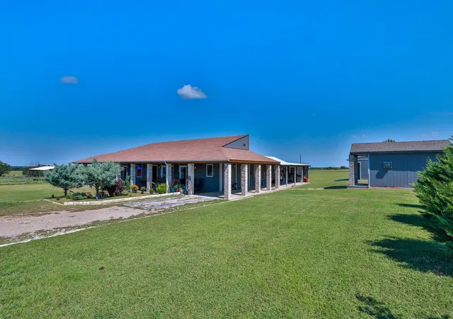 Photo 3 of Single family home for sale at 1556 Vz County Road 2128, Wills Point, TX 75169 | MLS# 21205272 | Listing updated on 2026-09-12