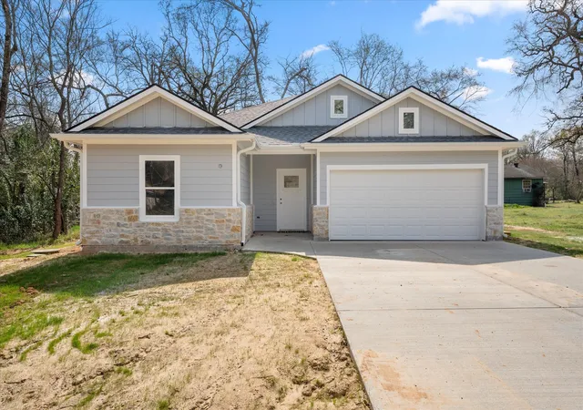 Photo 1 of Single family home for sale at 114 Granada St, Mabank, TX 75156 | MLS# 21205353 | Listing updated on 2026-09-23