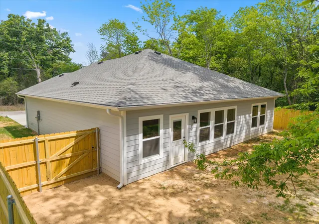Photo 3 of Single family home for sale at 114 Granada St, Mabank, TX 75156 | MLS# 21205353 | Listing updated on 2026-09-23