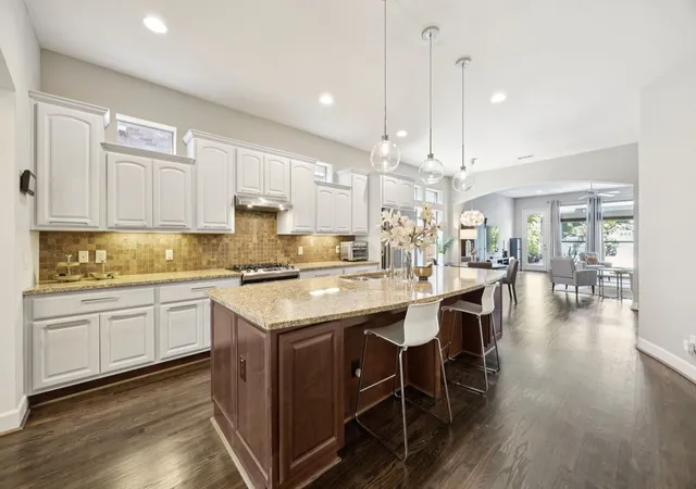 Photo 4 of Single family home for sale at 2405 Throckmorton St, Dallas, TX 75219 | MLS# 21205686 | Listing updated on 2026-09-26