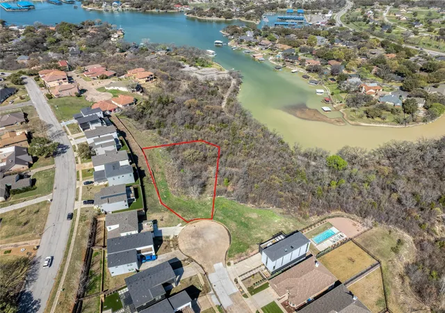 Photo 3 of Sale Pending at 9080 Quarry Hill Ct, Fort Worth, TX 76179 | MLS# 21206181 | Listing updated on 2026-09-10