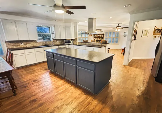 Photo 4 of Single family home for sale at 903 N Hoover Ave, Cameron, TX 76520 | MLS# 21183027 | Listing updated on 2026-08-01