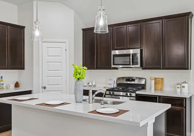 Photo 3 of Sale Pending at 7404 Santolina Dr, Argyle, TX | MLS# 21200570 | Listing updated on 2026-10-06