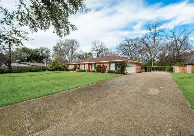 Photo 2 of Single family home for sale at 1821 Dartmouth Ln, Corsicana, TX 75110 | MLS# 21206568 | Listing updated on 2026-09-09