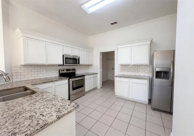 Photo 1 of Single family home for sale at 501 W Clover Park Dr, Fort Worth, TX 76140 | MLS# 21206997 | Listing updated on 2026-07-30