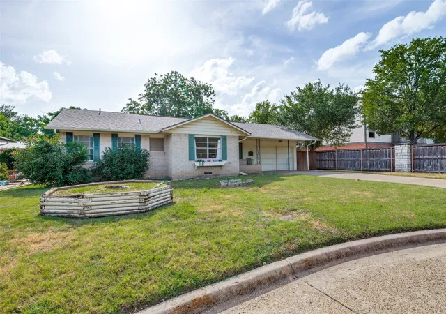 Photo 3 of Single family home for sale at 329 N Brighton Ave, Dallas, TX 75208 | MLS# 21206863 | Listing updated on 2026-09-10