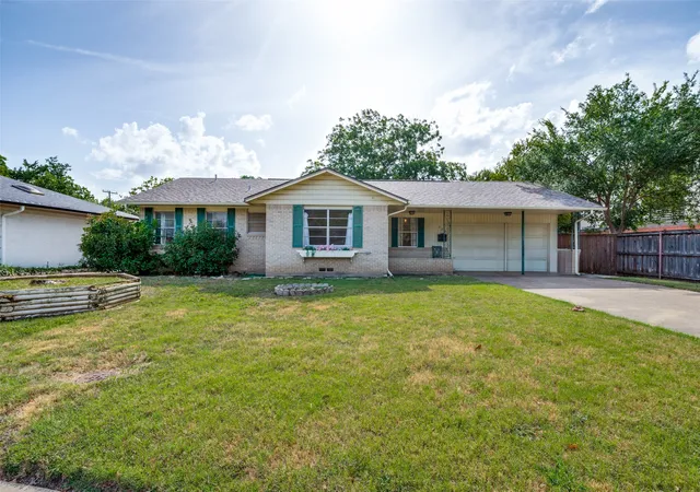 Photo 3 of Single family home for sale at 329 N Brighton Ave, Dallas, TX 75208 | MLS# 21206863 | Listing updated on 2026-10-04