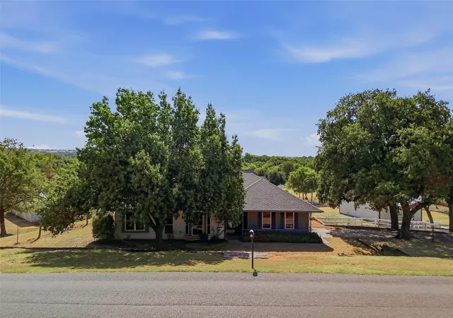 Photo 1 of Single family home for sale at 102 Dawn Cir, Weatherford, TX 76086 | MLS# 21205630 | Listing updated on 2026-09-10
