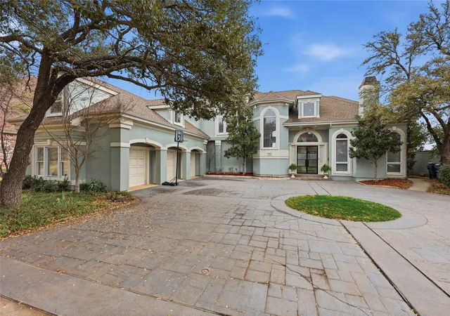 Photo 2 of Mansion for sale at 7204 Round Hill Rd, Mc Kinney, TX 75072 | MLS# 21207177 | Listing updated on 2026-09-14